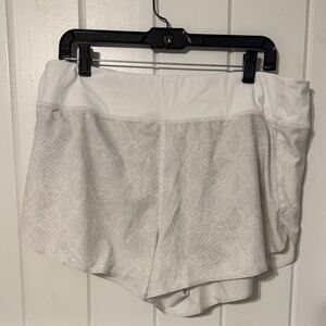 Athleta Women's White Patterned Shorts Run With It XL